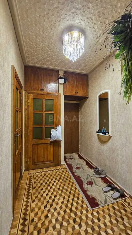 Satılır 5 otaqlı mənzil 130 m²