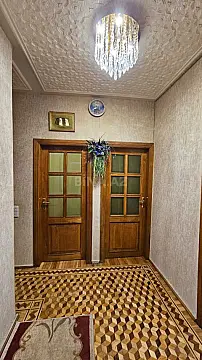 Satılır 5 otaqlı mənzil 130 m²