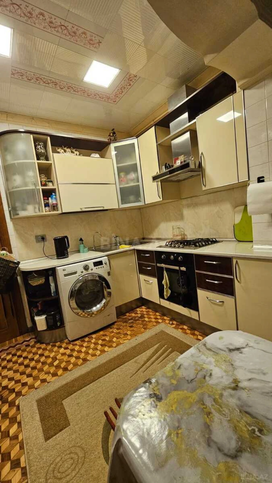 Satılır 5 otaqlı mənzil 130 m²