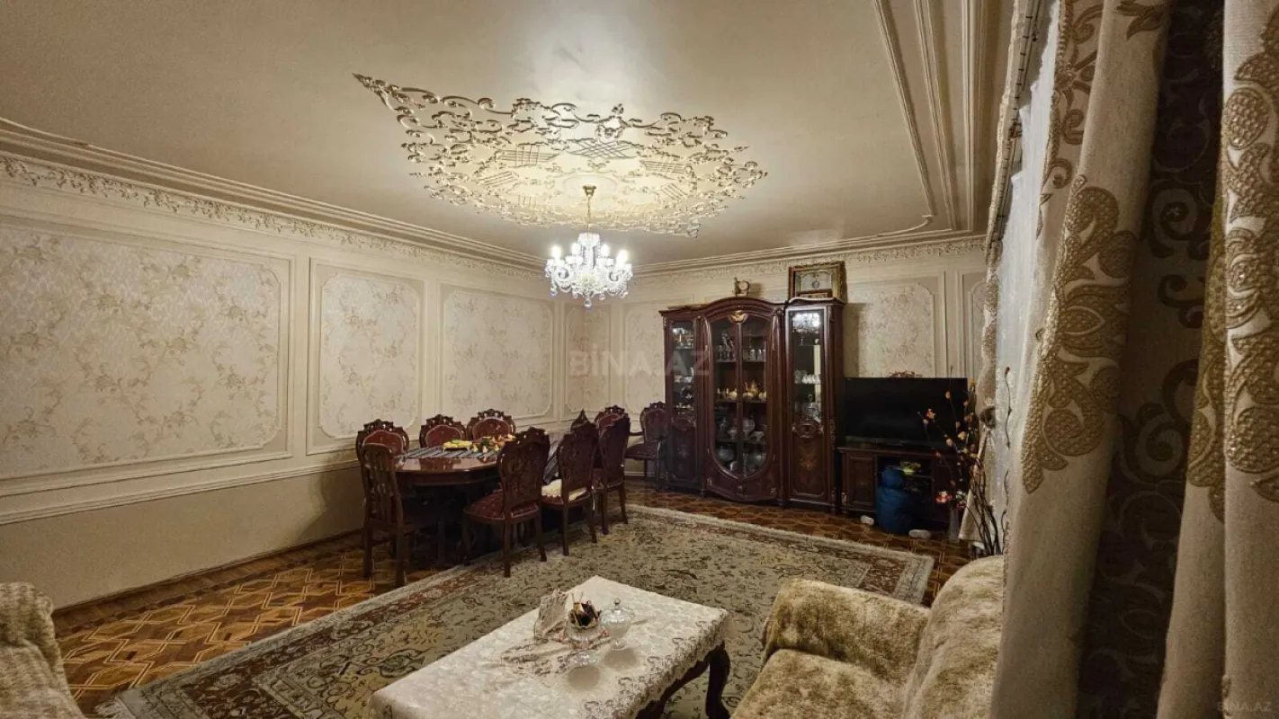 Satılır 5 otaqlı mənzil 130 m²