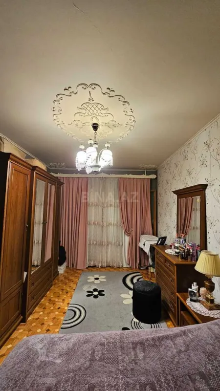 Satılır 5 otaqlı mənzil 130 m²