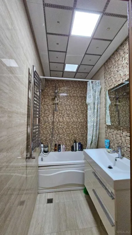 Satılır 5 otaqlı mənzil 130 m²