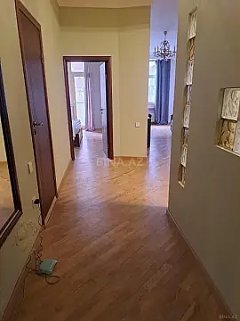 Kirayə verilir 2 otaqlı mənzil 66 m²