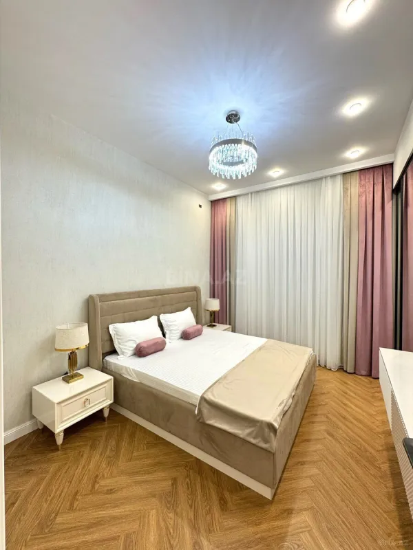 Satılır 3 otaqlı mənzil 120 m²