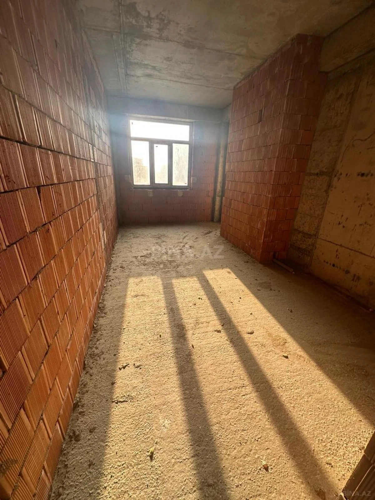 Satılır 3 otaqlı mənzil 121 m²