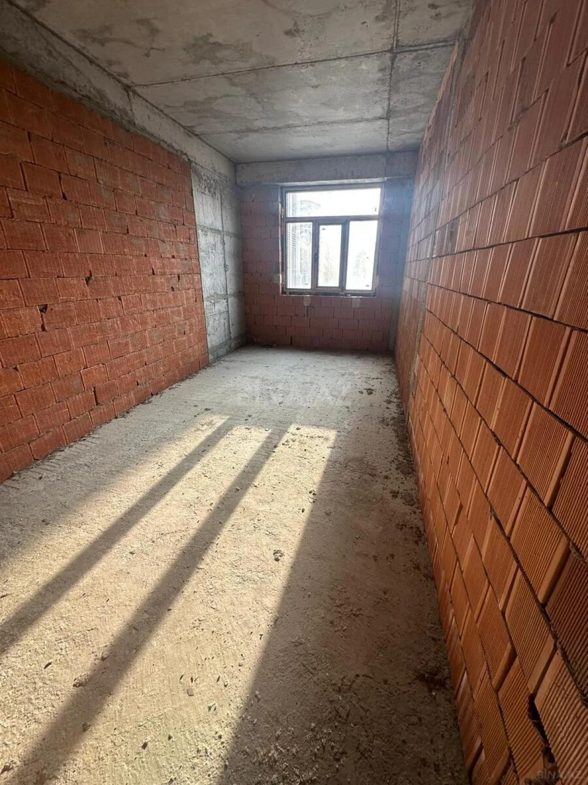 Satılır 3 otaqlı mənzil 121 m²