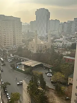 Satılır 3 otaqlı mənzil 121 m²