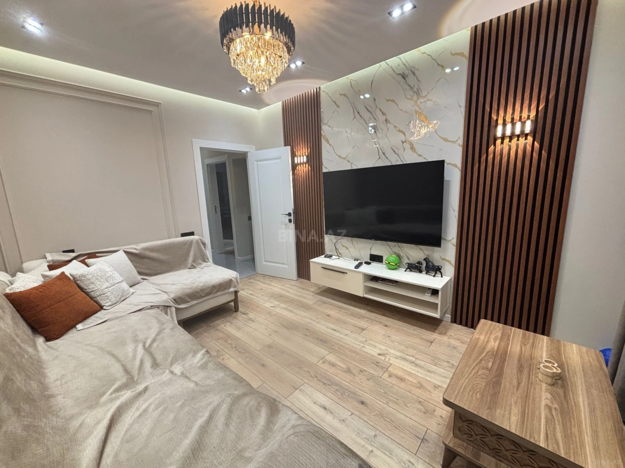 Satılır 5 otaqlı mənzil 130 m²