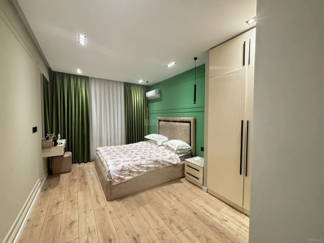 Satılır 5 otaqlı mənzil 130 m²
