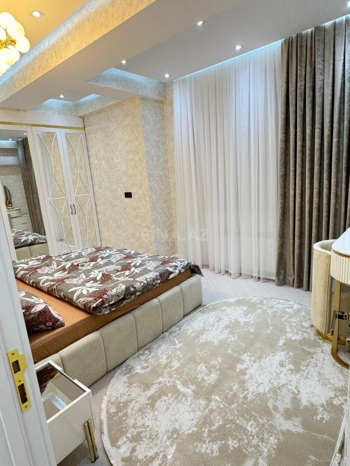 Kirayə verilir 2 otaqlı mənzil 83 m²
