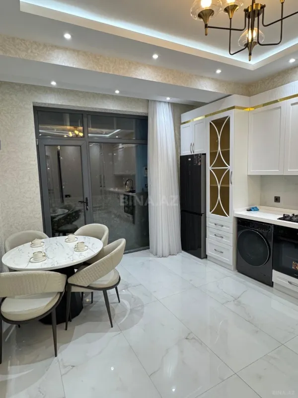 Kirayə verilir 2 otaqlı mənzil 83 m²