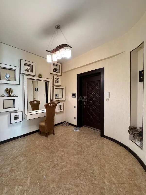 Satılır 3 otaqlı mənzil 122 m²