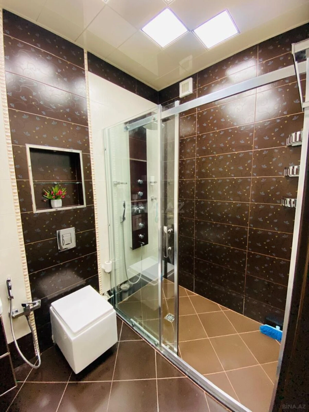 Satılır 3 otaqlı mənzil 122 m²