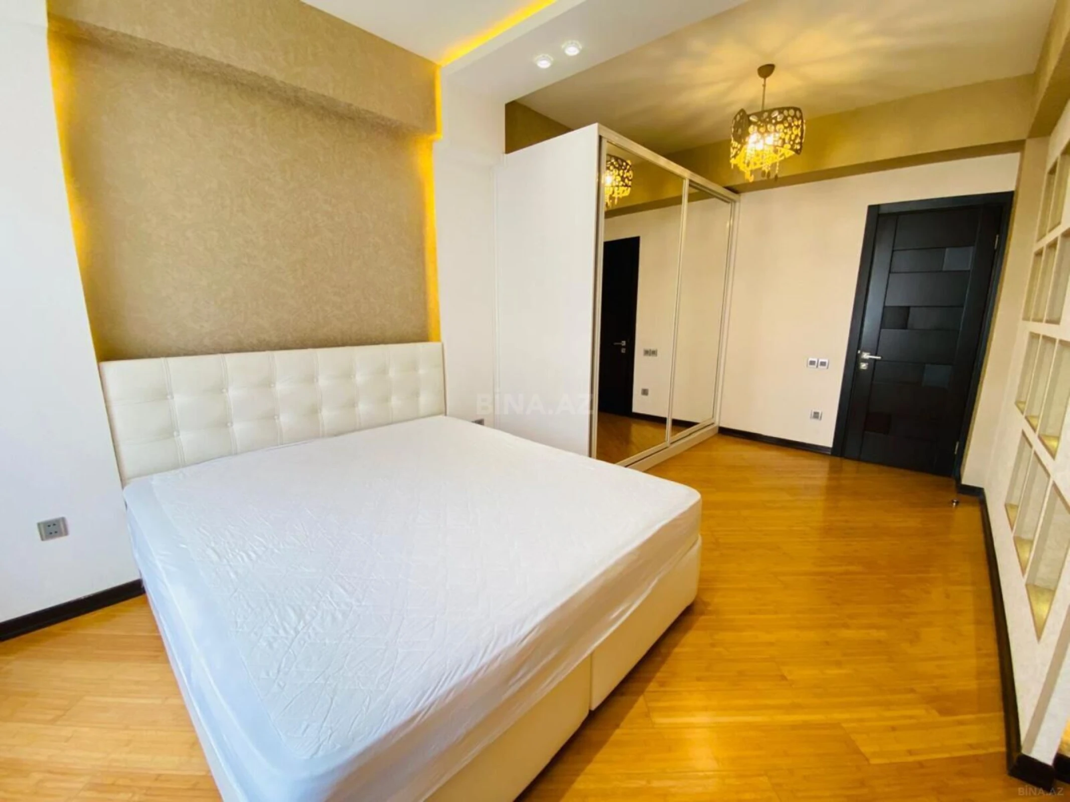 Satılır 3 otaqlı mənzil 122 m²