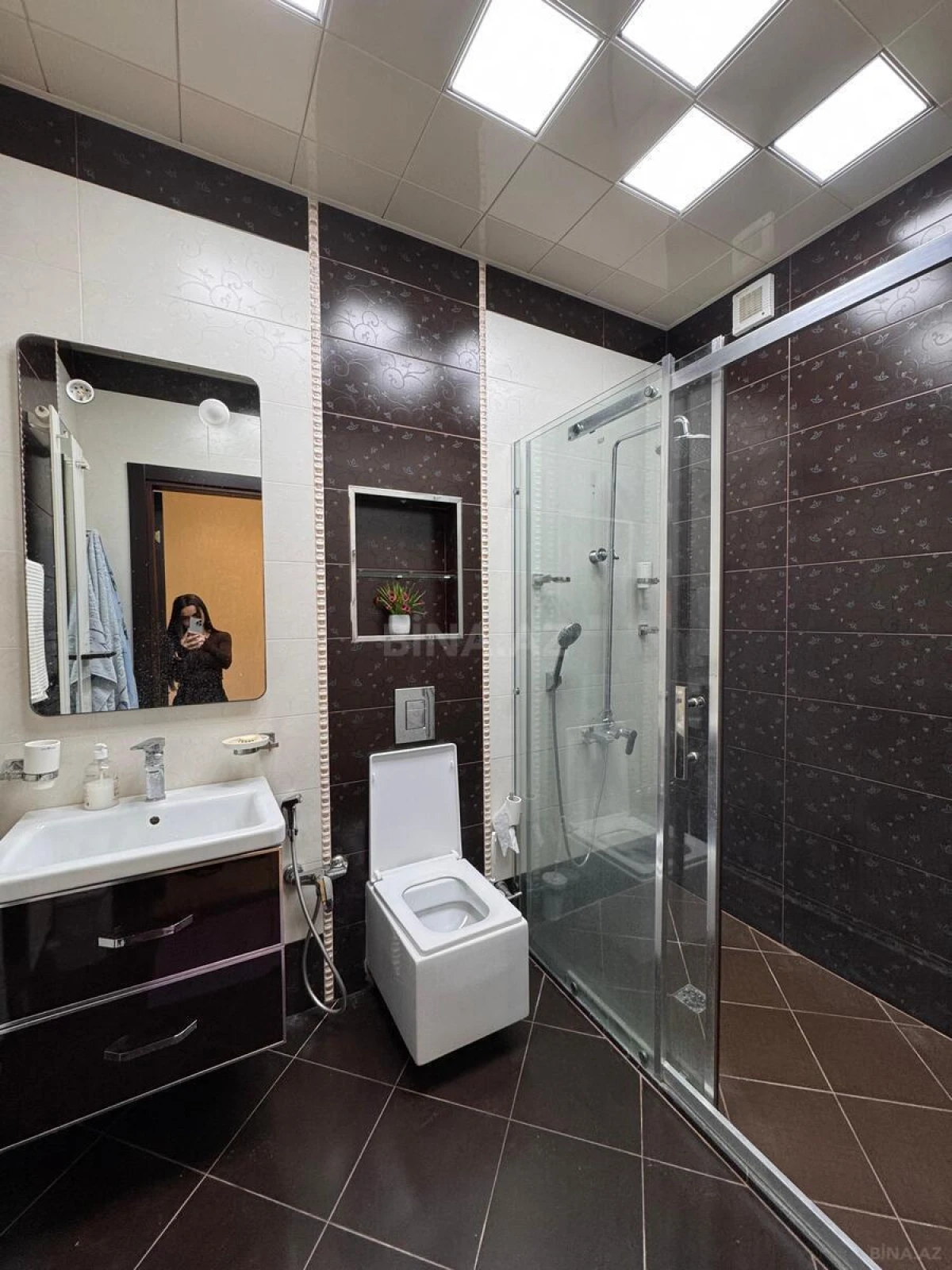 Satılır 3 otaqlı mənzil 122 m²