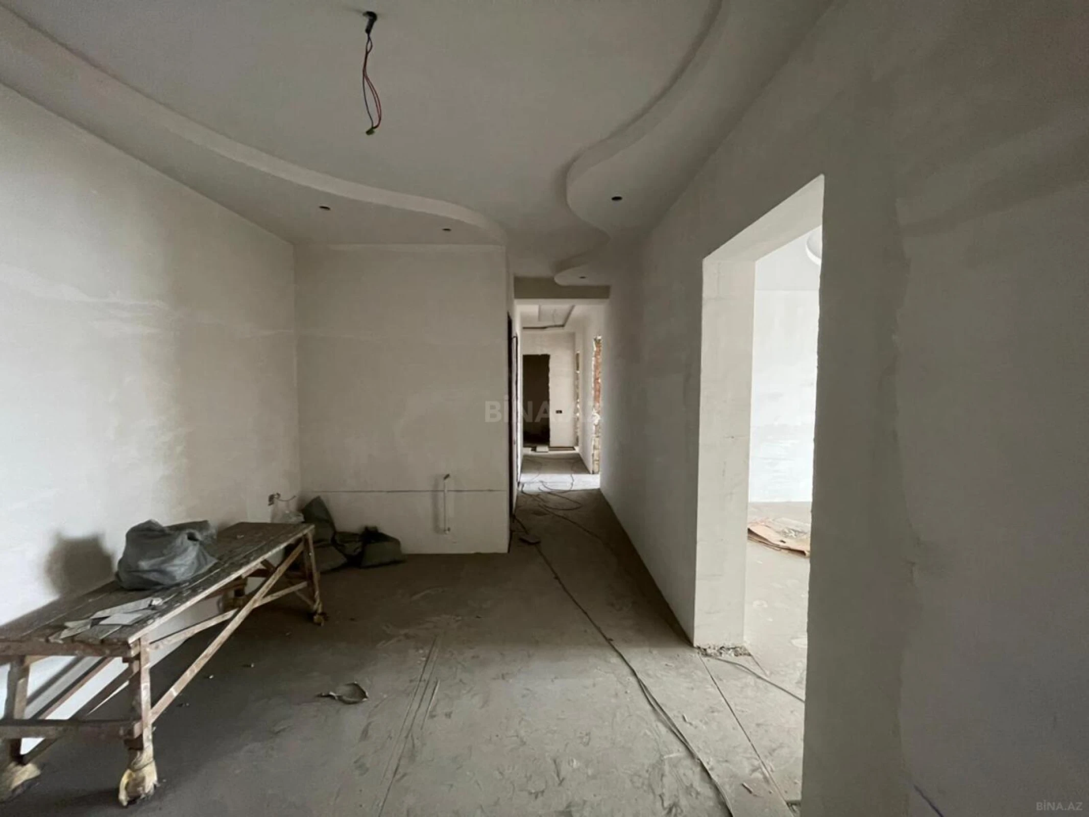 Satılır 4 otaqlı mənzil 170 m²