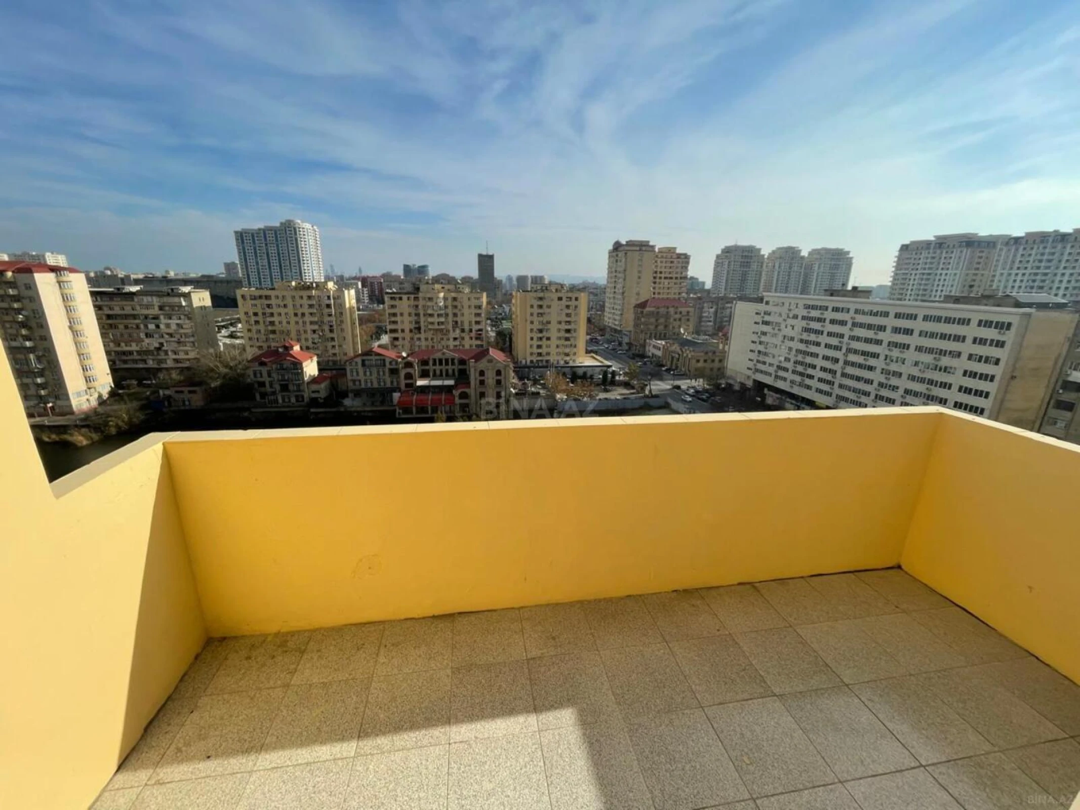 Satılır 3 otaqlı mənzil 120 m²