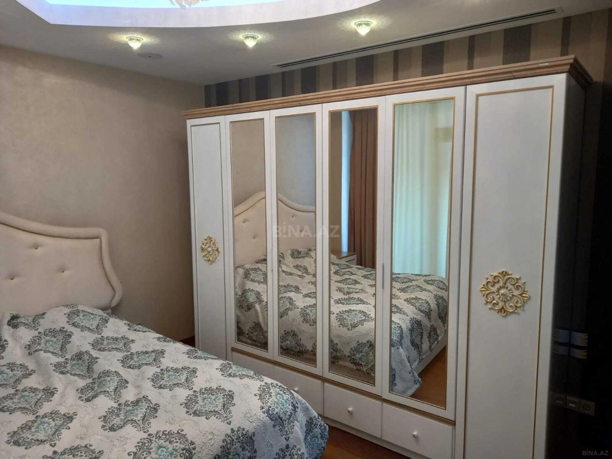 Kirayə verilir 3 otaqlı mənzil 143 m²