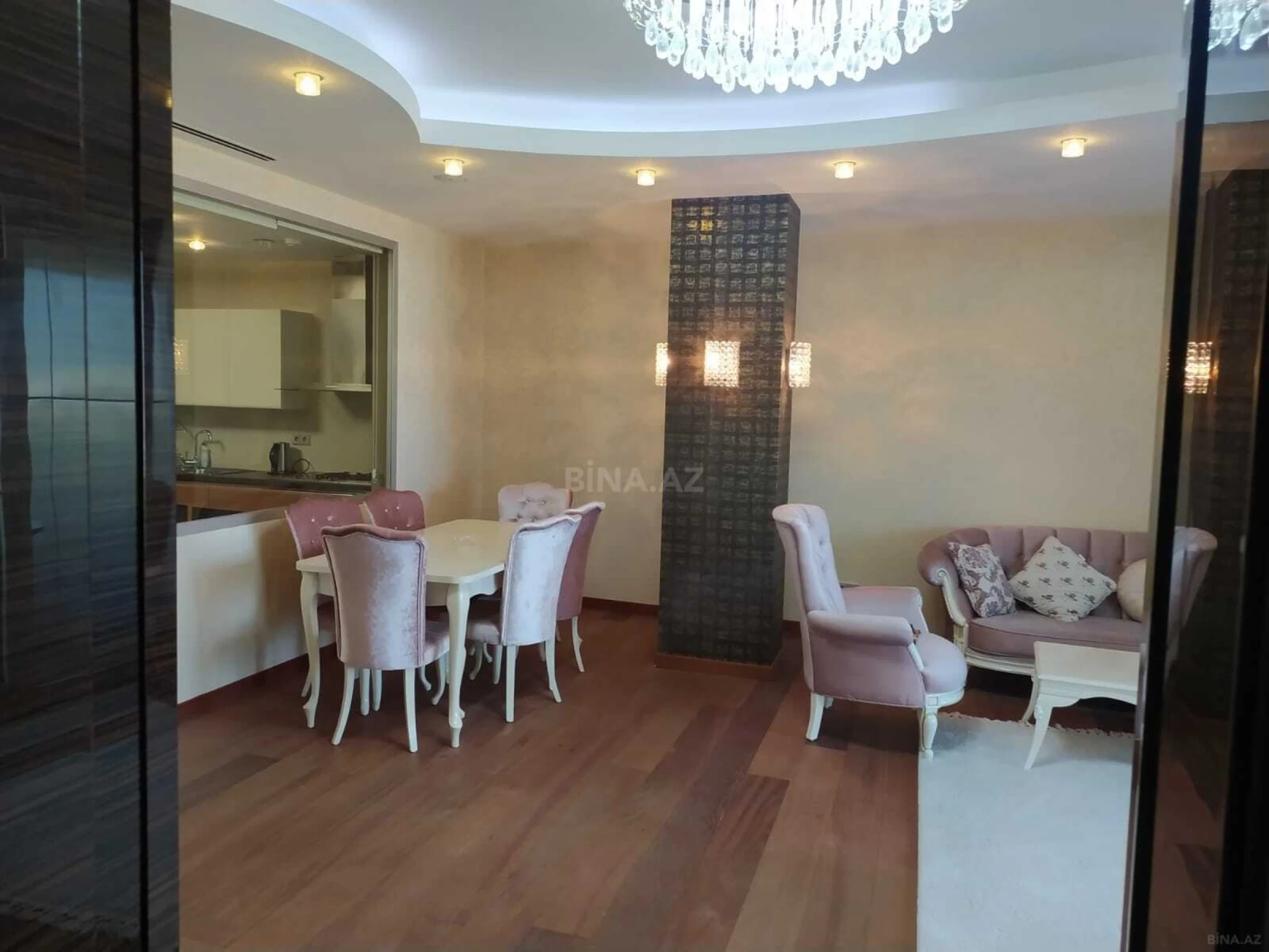 Kirayə verilir 3 otaqlı mənzil 143 m²