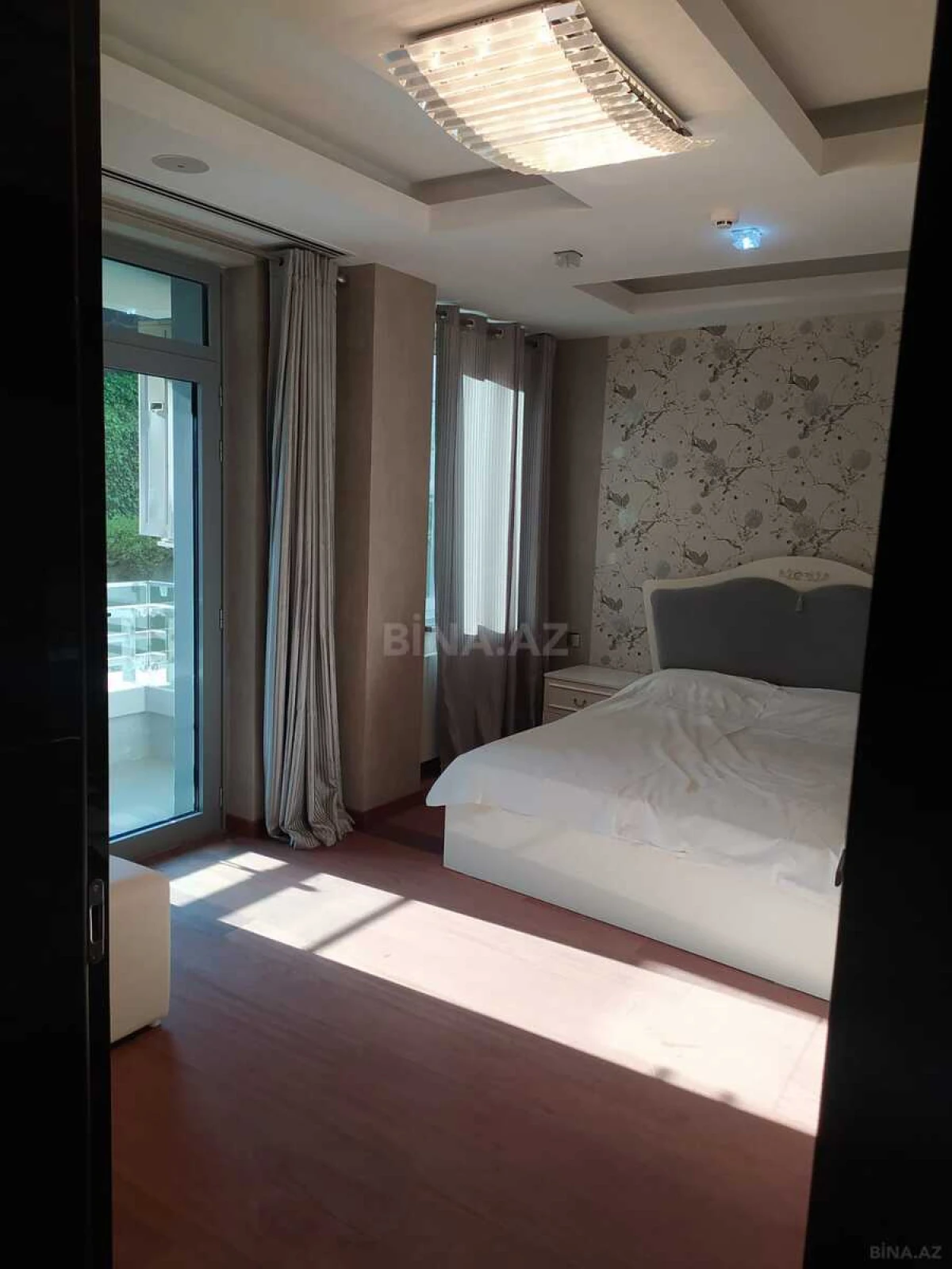 Kirayə verilir 3 otaqlı mənzil 143 m²
