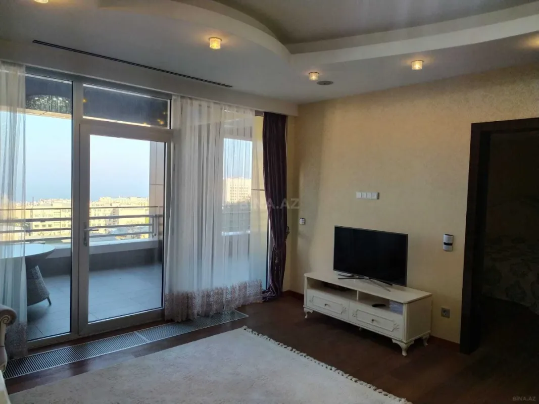 Kirayə verilir 3 otaqlı mənzil 143 m²