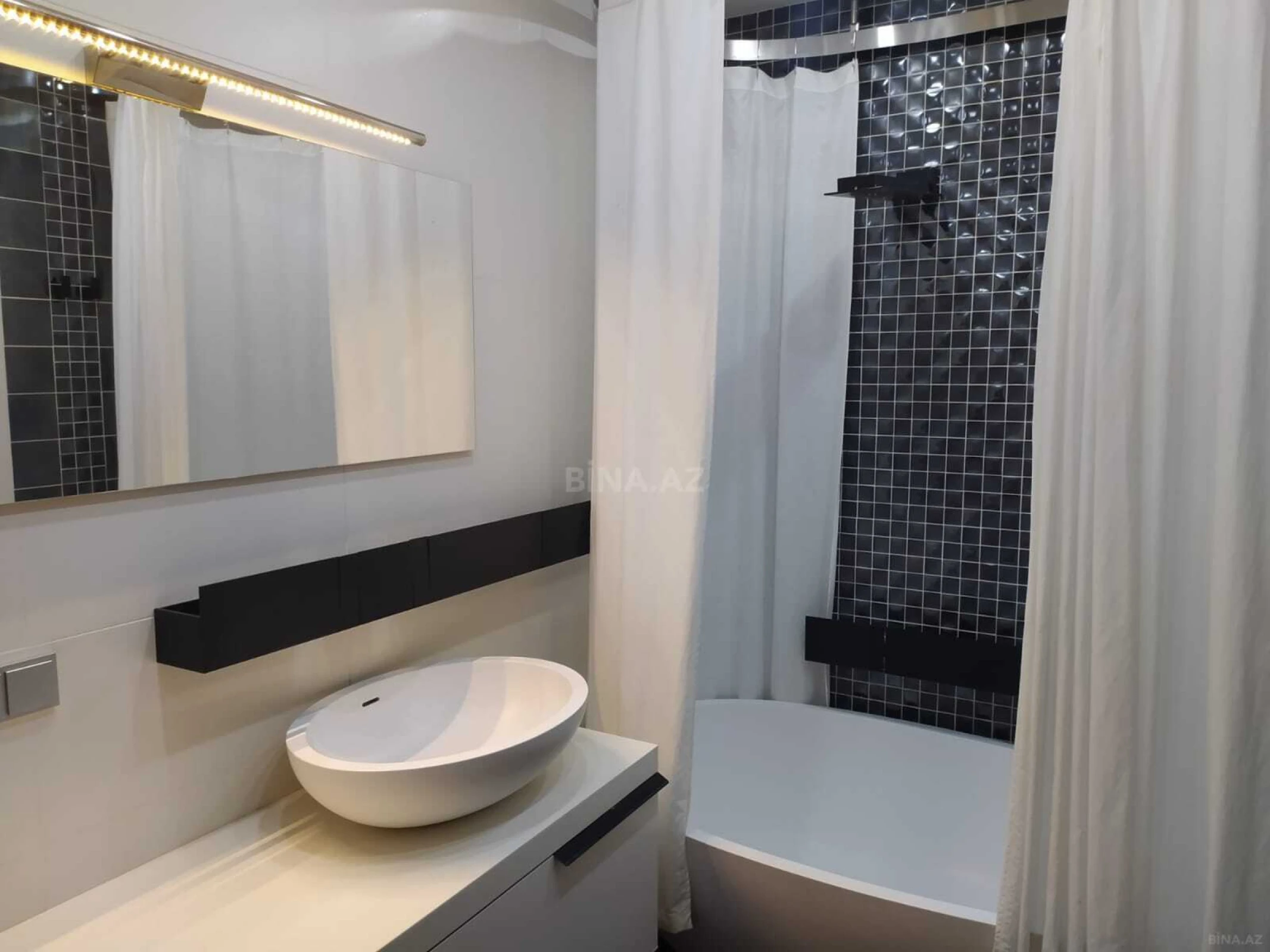 Kirayə verilir 3 otaqlı mənzil 143 m²