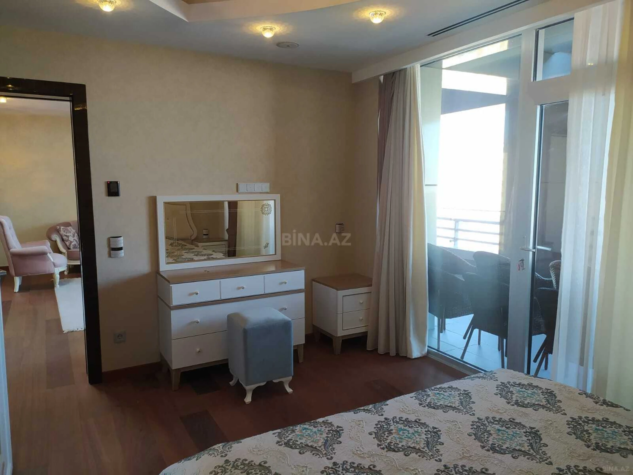Kirayə verilir 3 otaqlı mənzil 143 m²