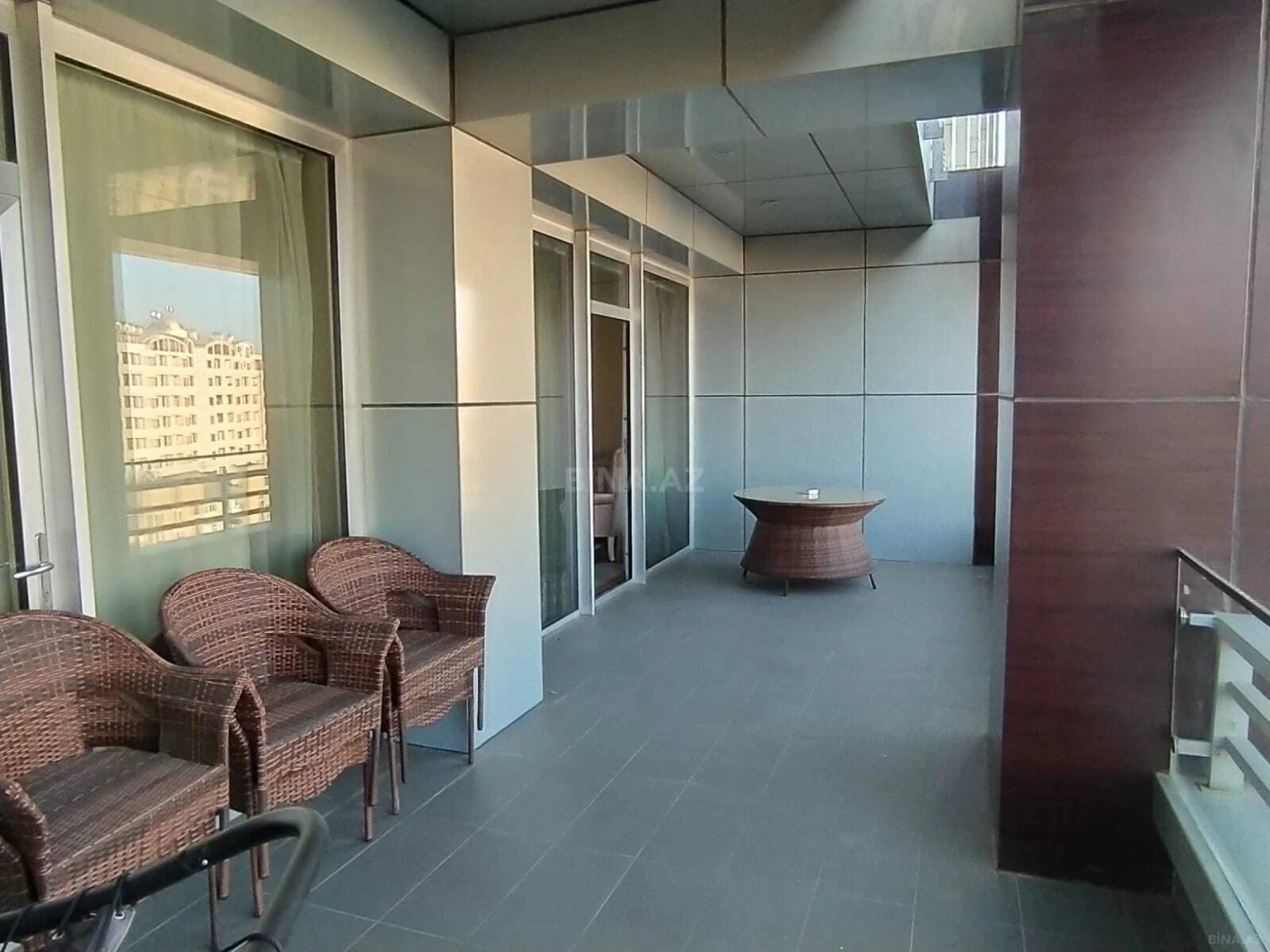 Kirayə verilir 3 otaqlı mənzil 143 m²