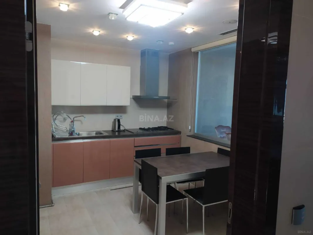 Kirayə verilir 3 otaqlı mənzil 143 m²