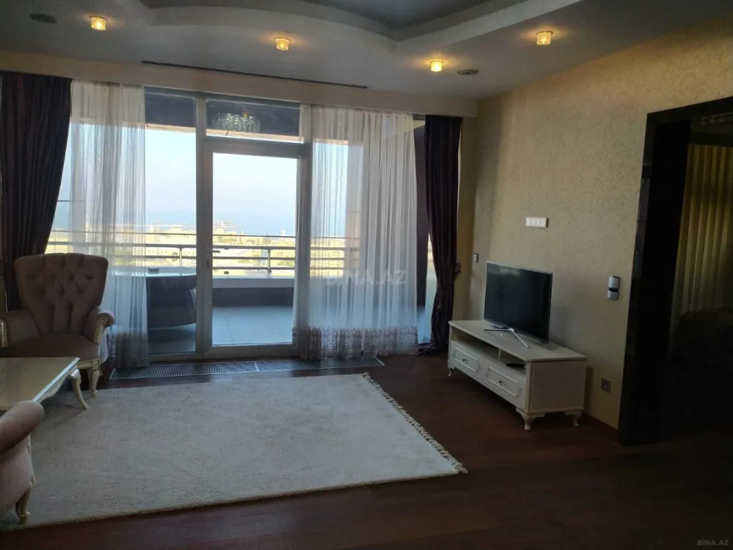 Kirayə verilir 3 otaqlı mənzil 143 m²