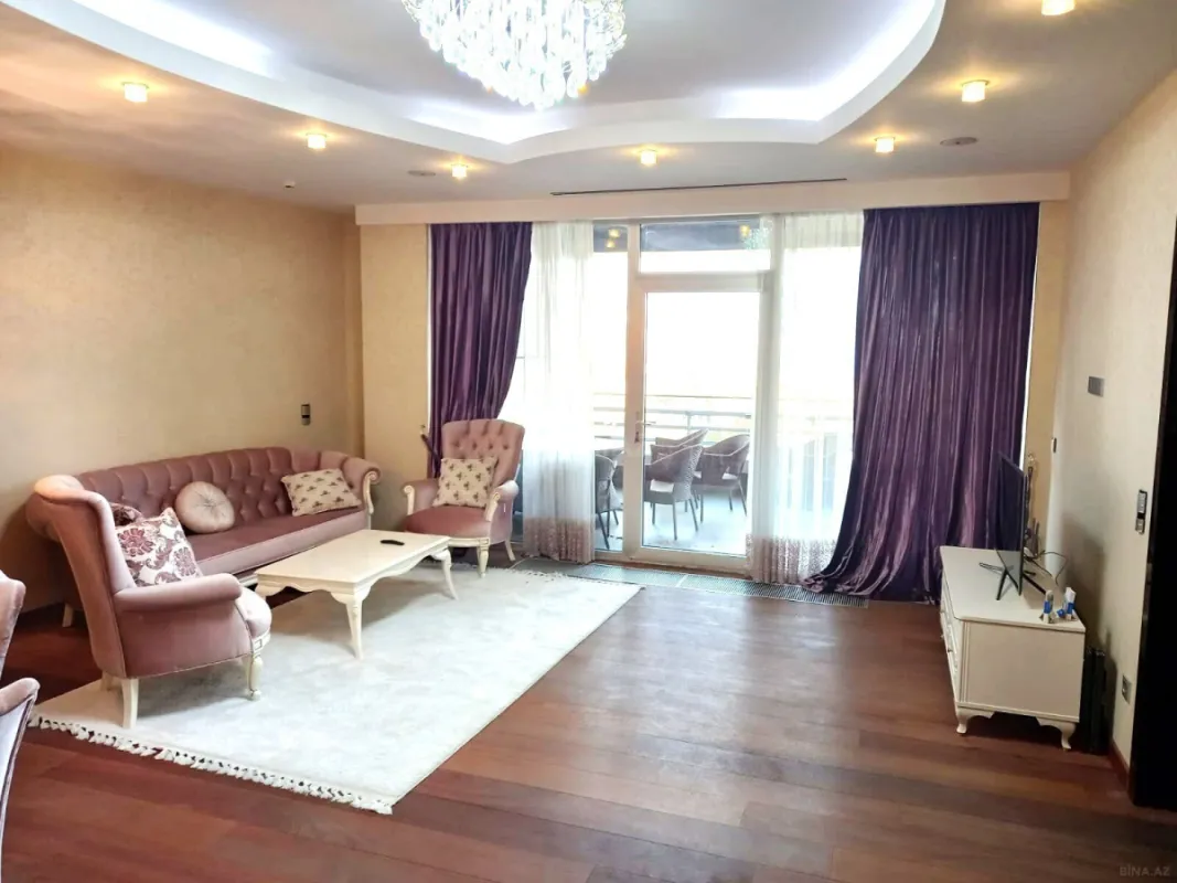 Kirayə verilir 3 otaqlı mənzil 143 m²