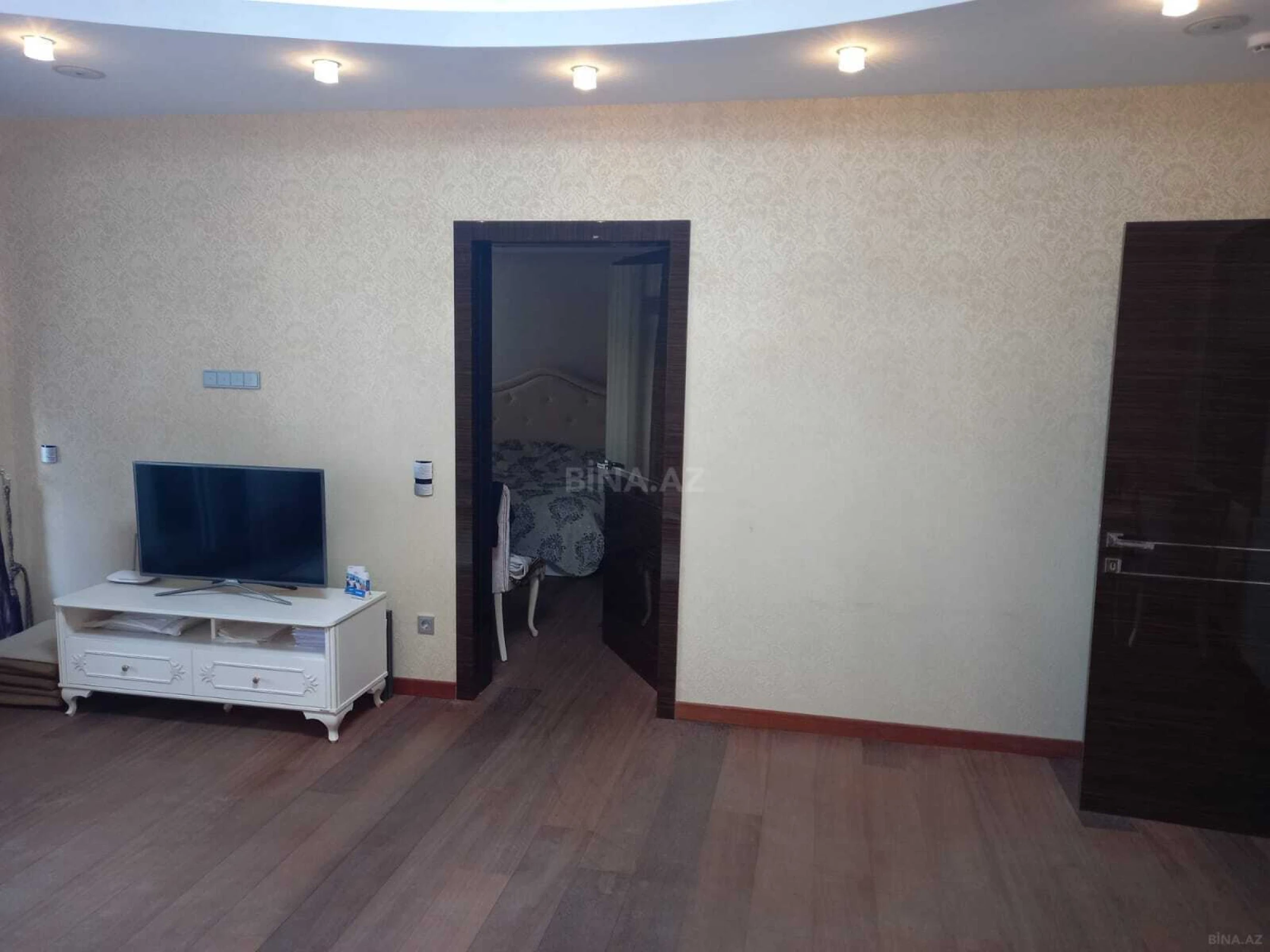 Kirayə verilir 3 otaqlı mənzil 143 m²