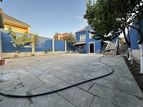 Satılır həyət evi 200 m²