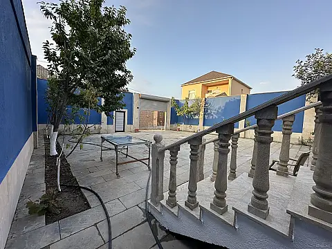 Satılır həyət evi 200 m²