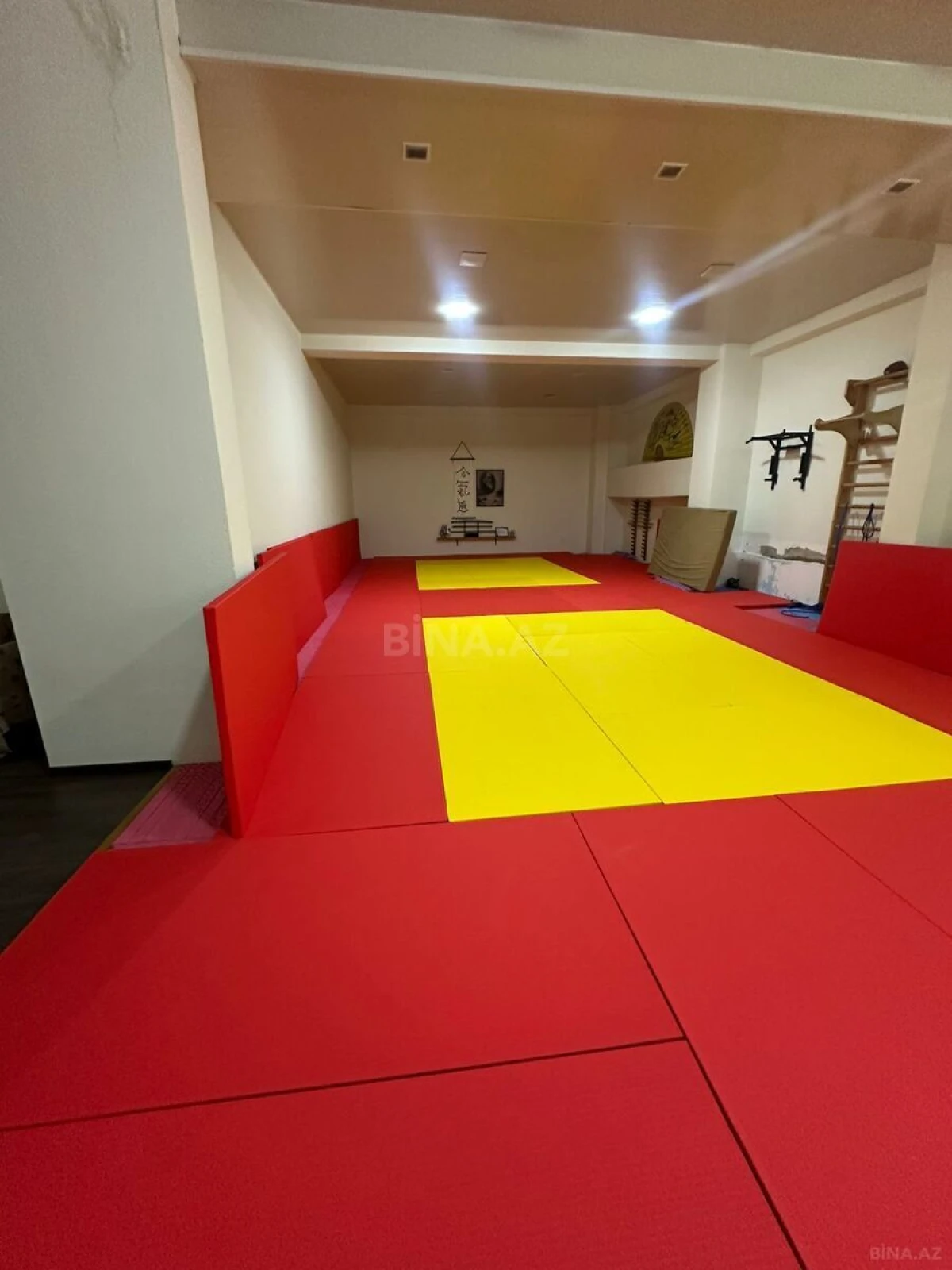 Satılır obyekt 200 m²