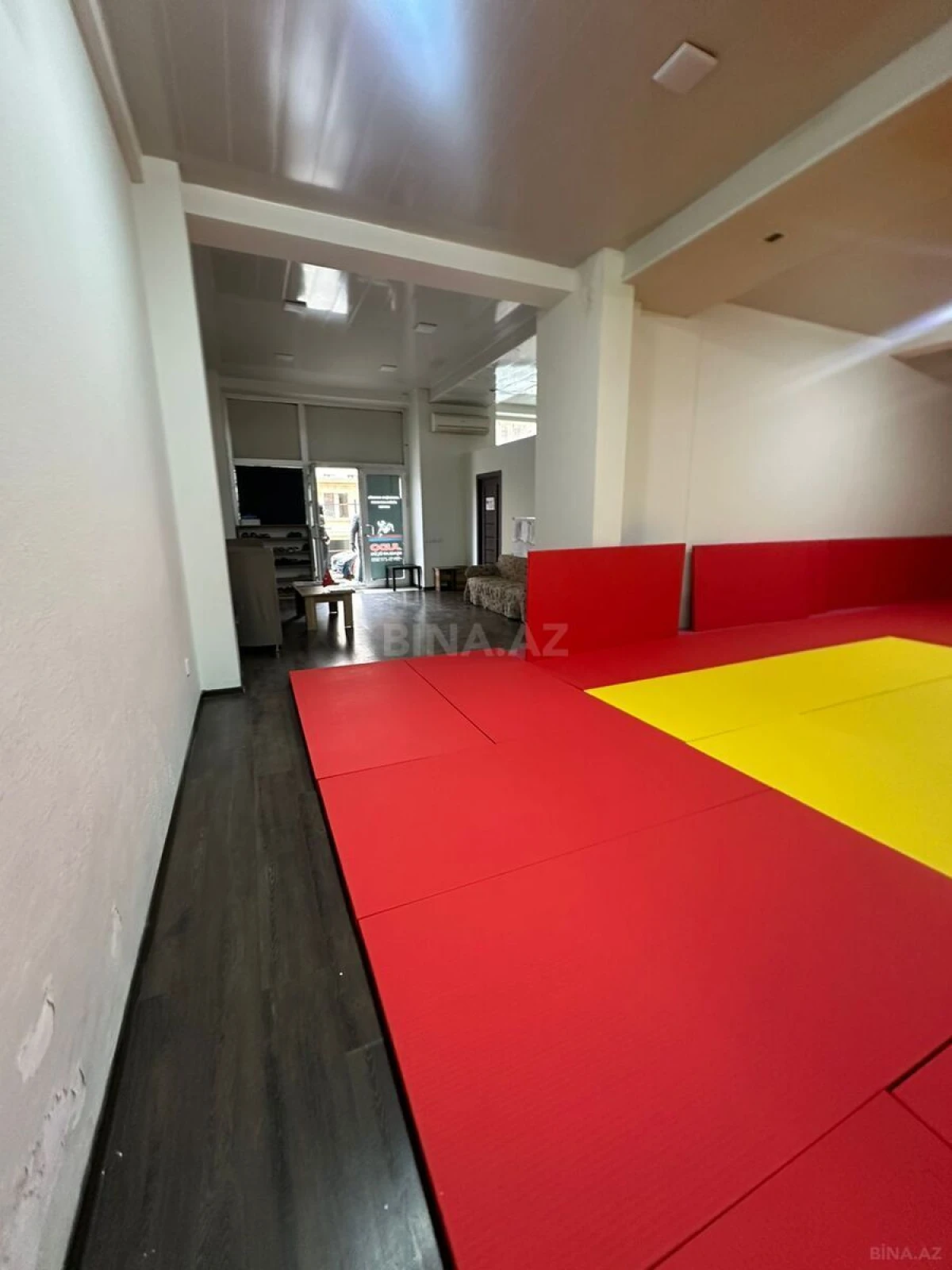 Satılır obyekt 200 m²