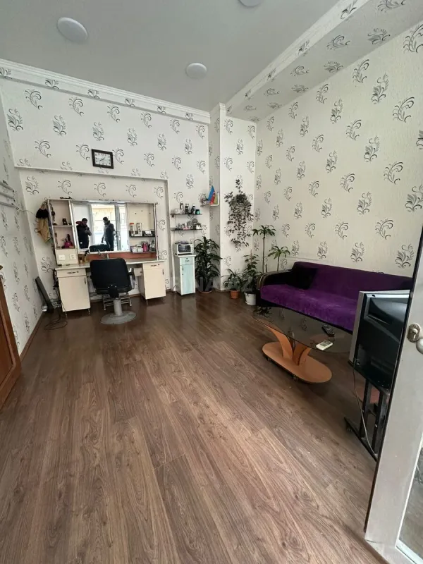 Satılır obyekt 200 m²