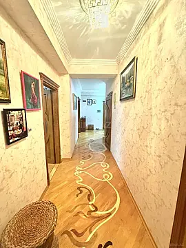 Satılır 3 otaqlı mənzil 150.5 m²
