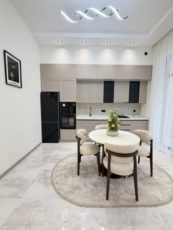 Satılır 4 otaqlı həyət evi 180 m²