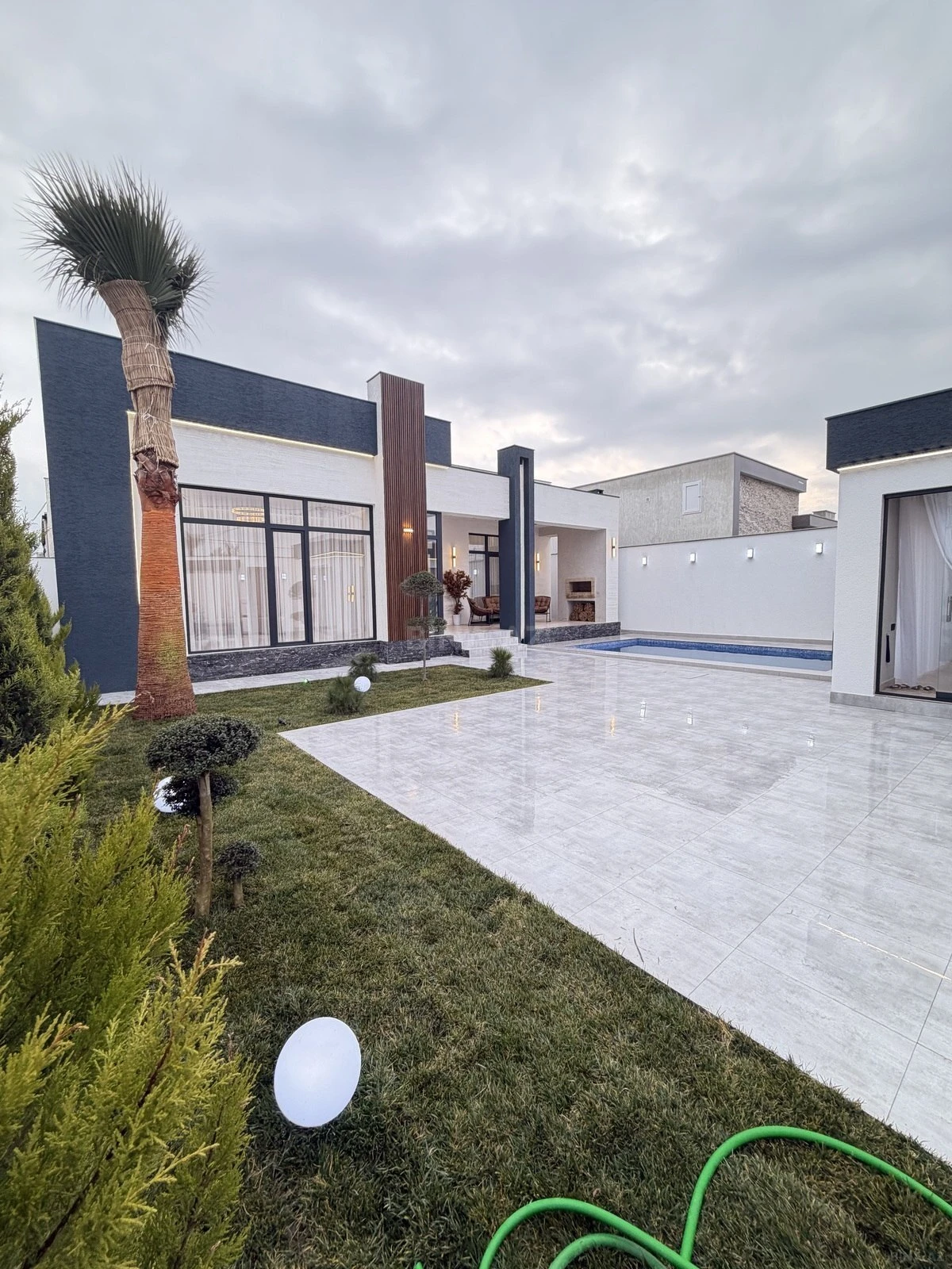 Satılır 4 otaqlı həyət evi 180 m²