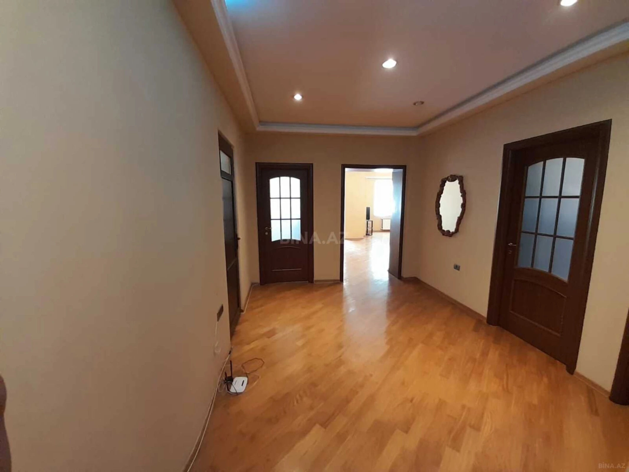Satılır 3 otaqlı mənzil 165 m²