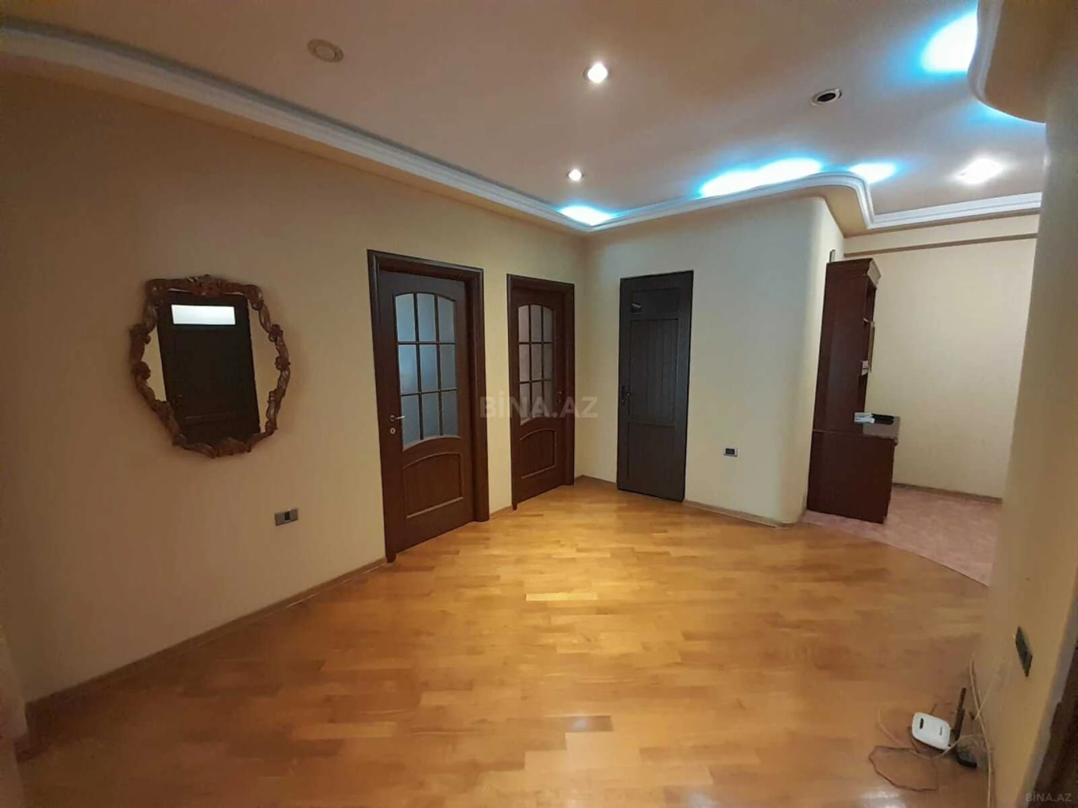 Satılır 3 otaqlı mənzil 165 m²