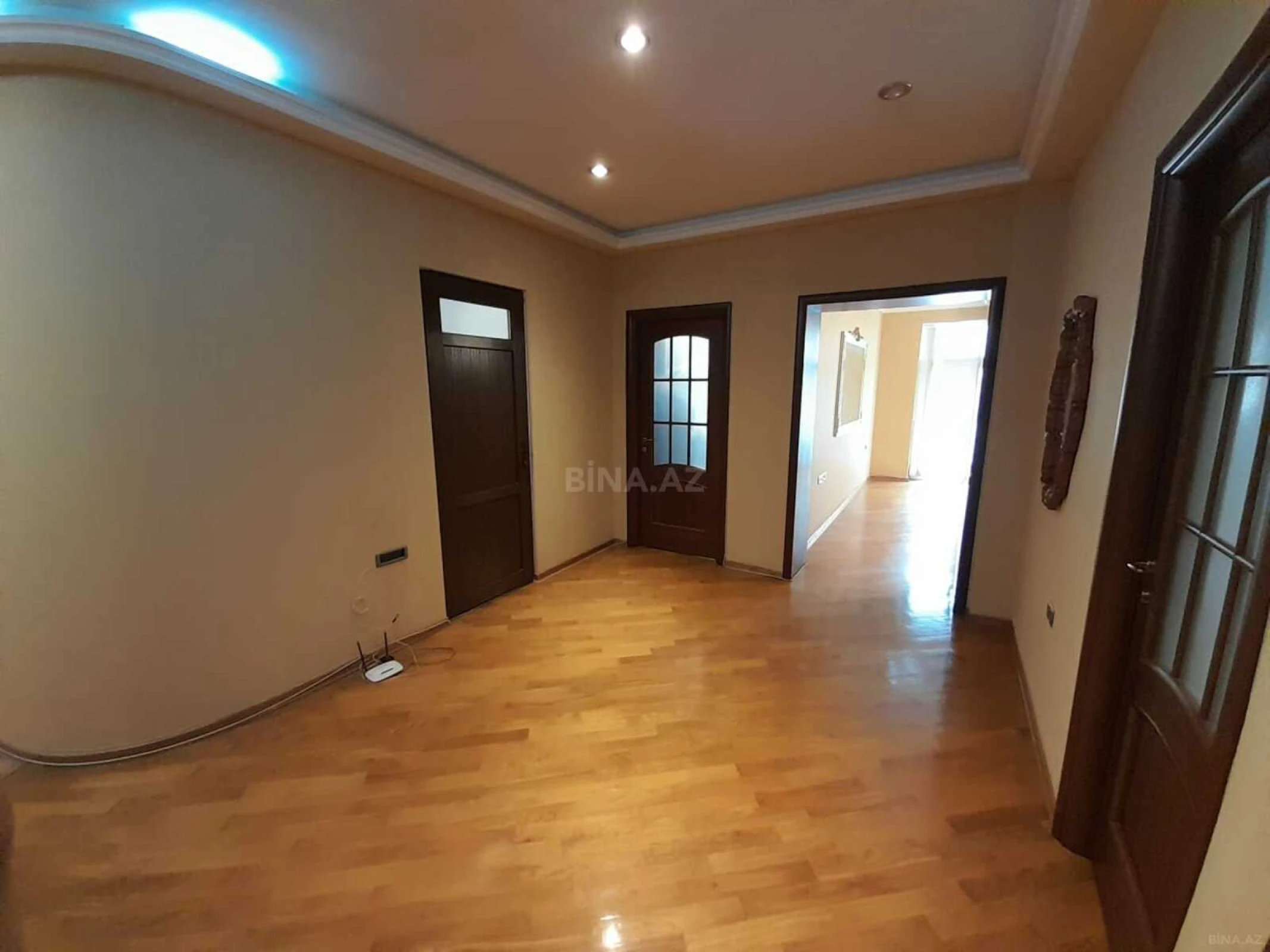 Satılır 3 otaqlı mənzil 165 m²