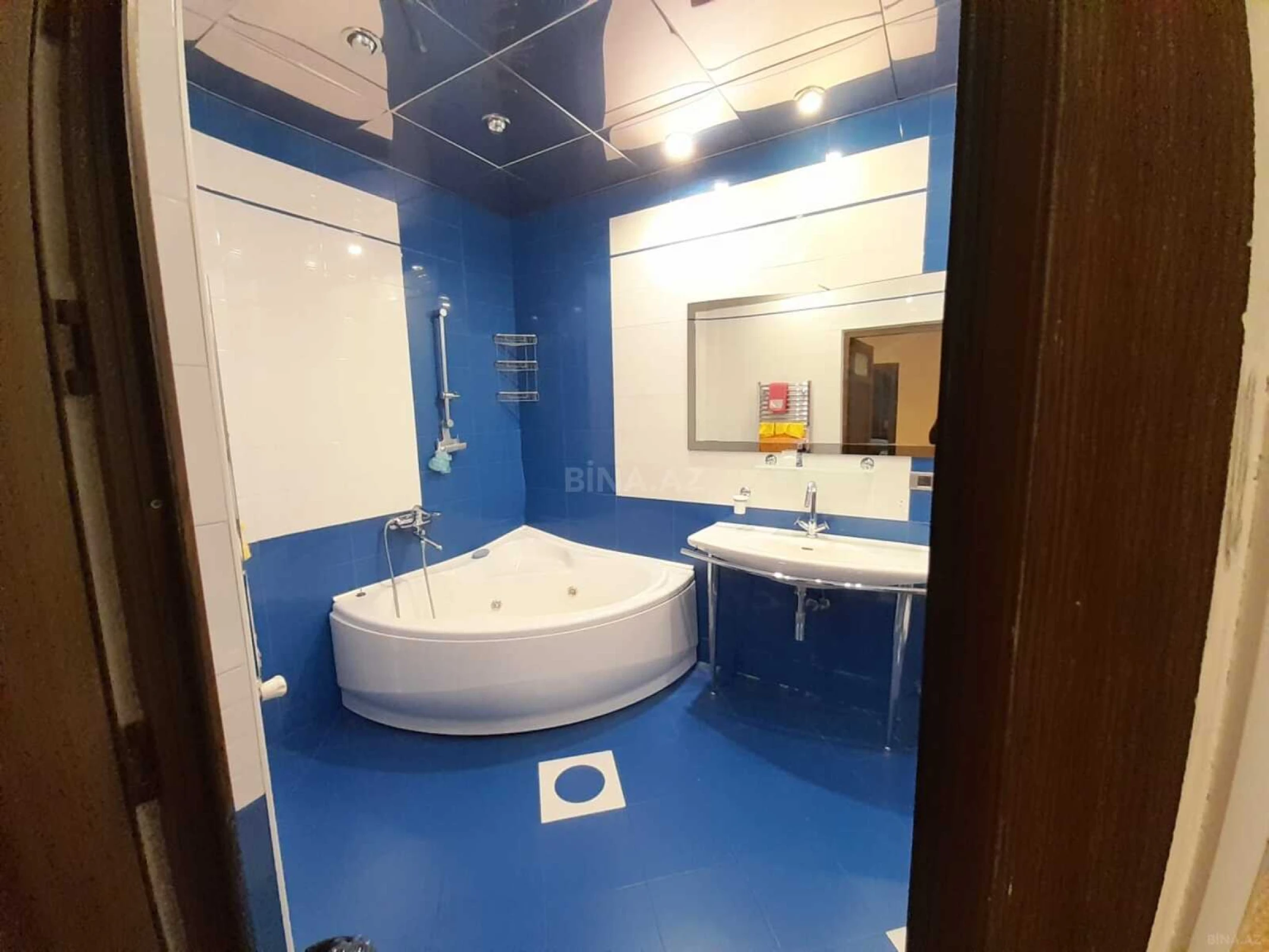 Satılır 3 otaqlı mənzil 165 m²