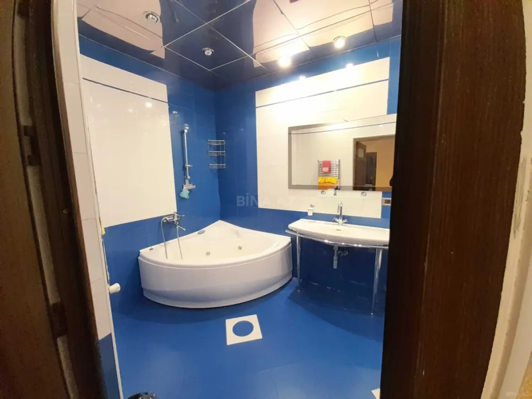 Satılır 3 otaqlı mənzil 165 m²