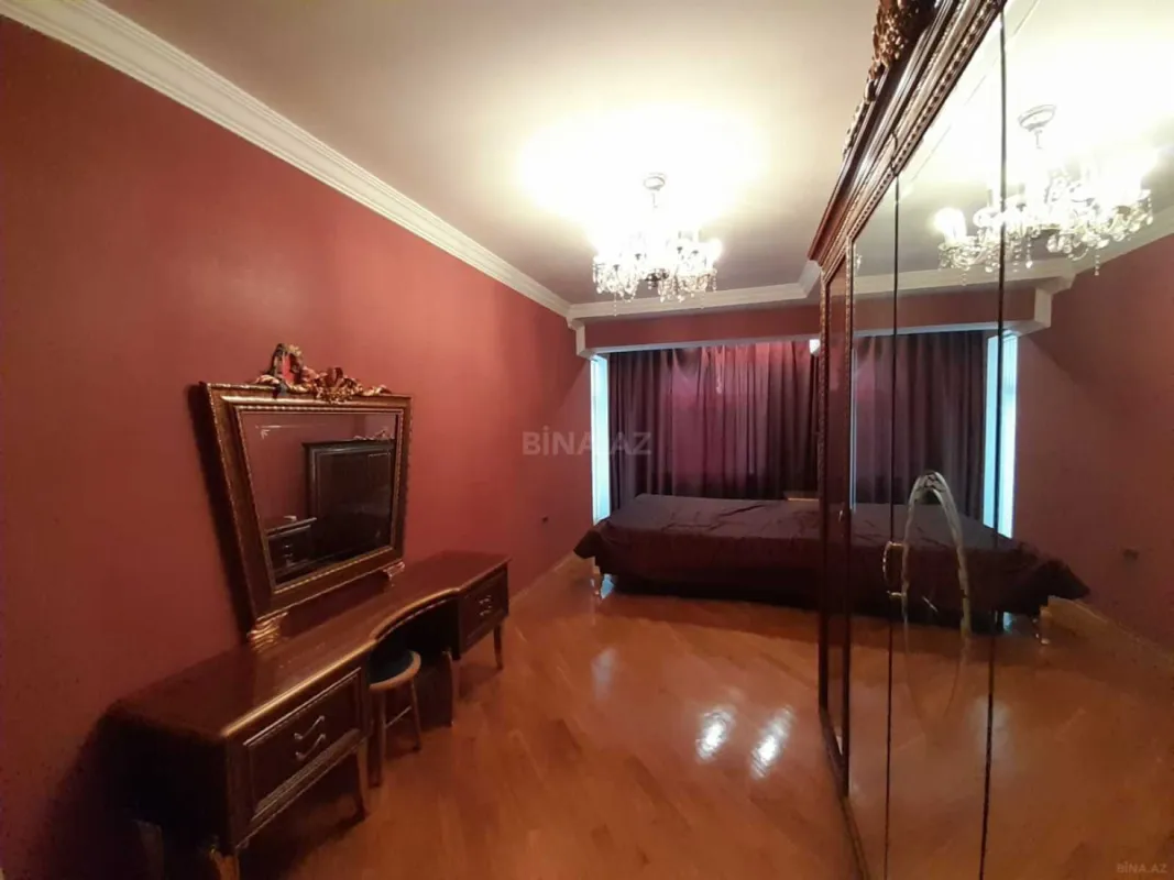 Satılır 3 otaqlı mənzil 165 m²