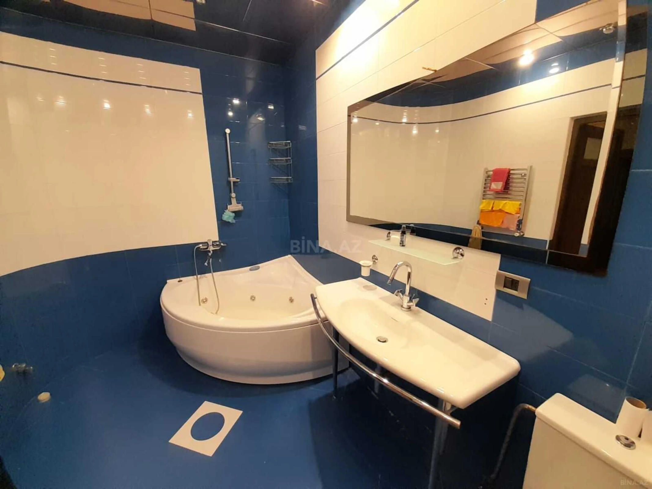 Satılır 3 otaqlı mənzil 165 m²