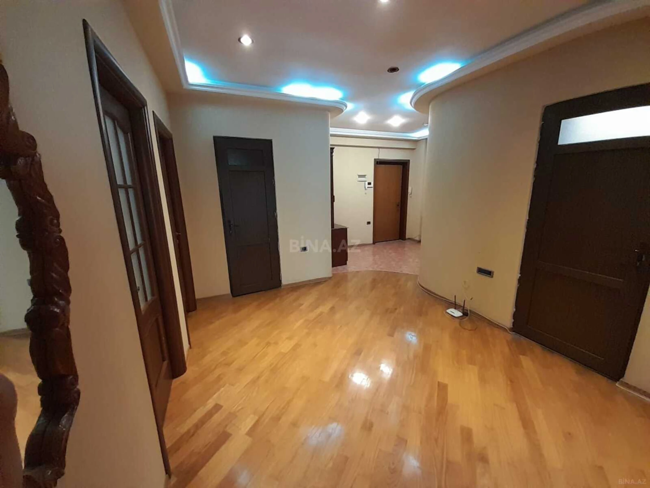 Satılır 3 otaqlı mənzil 165 m²