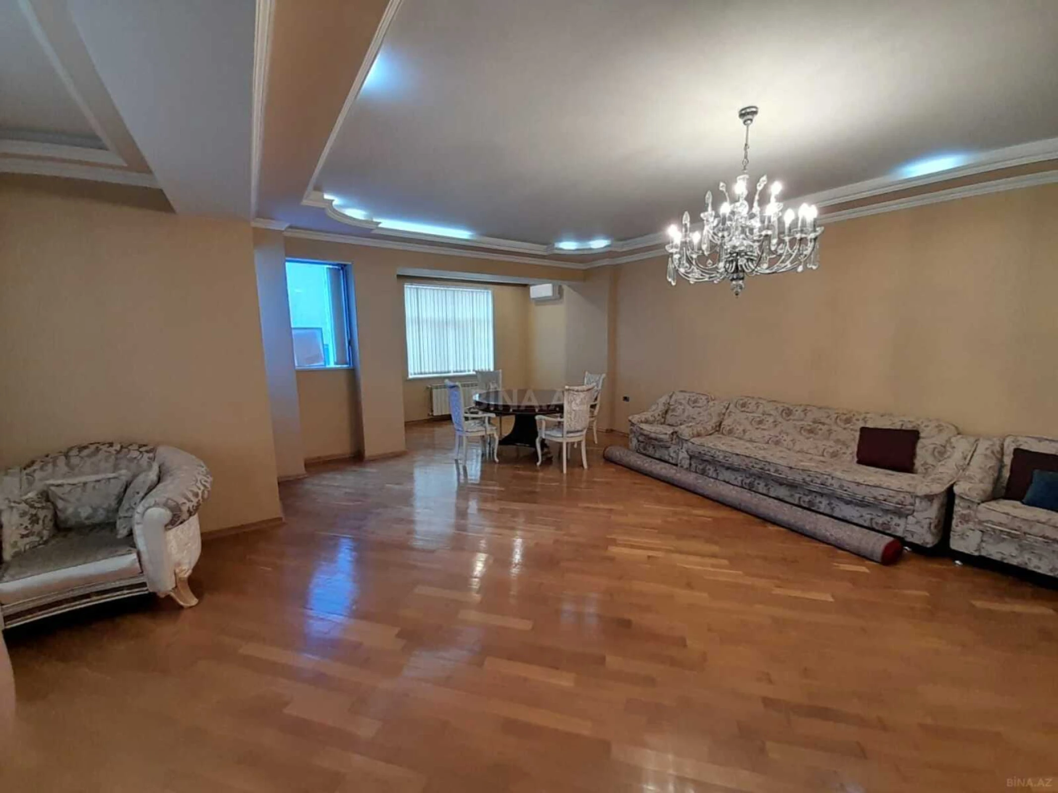 Satılır 3 otaqlı mənzil 165 m²