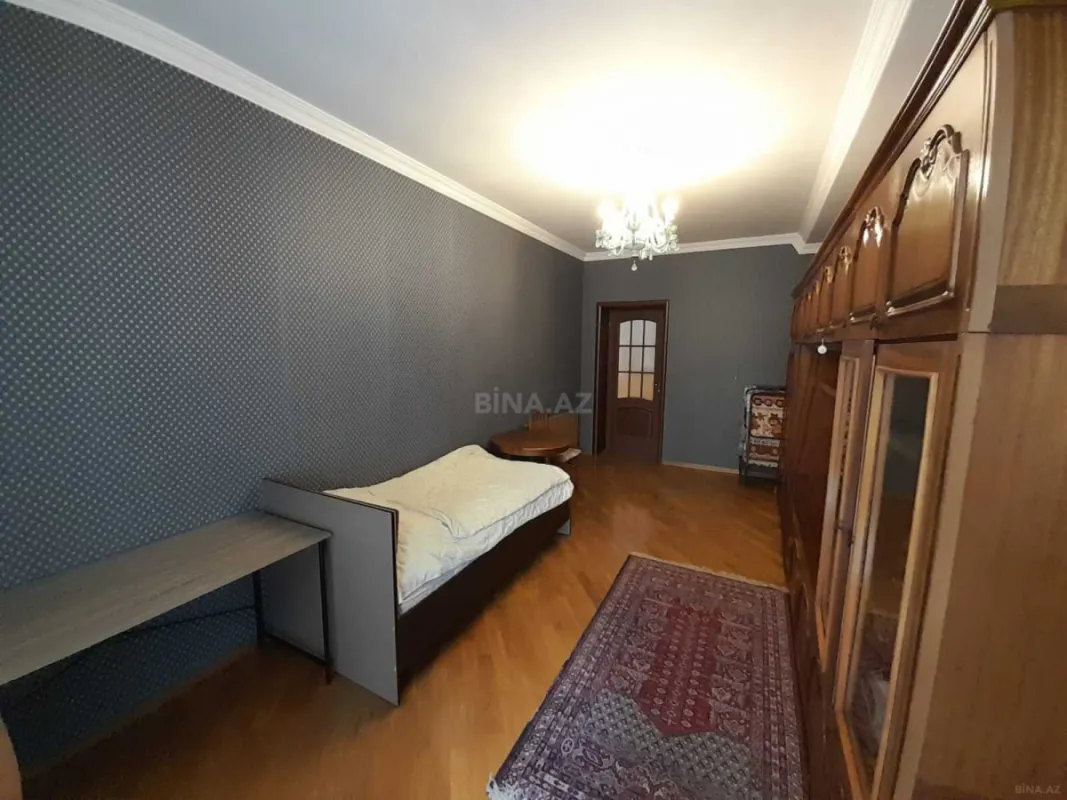 Satılır 3 otaqlı mənzil 165 m²